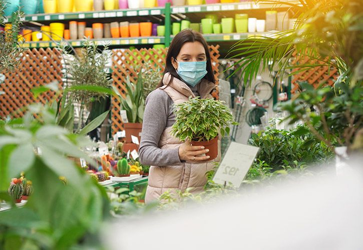 Garden centre mask covid shutterstock_1837448596 725 x 500