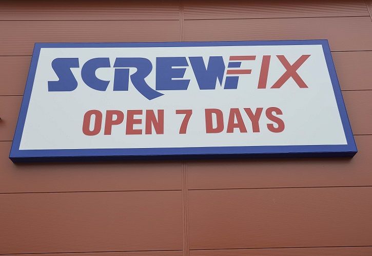 Screwfix sign - terracotta background 725 x 500