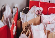 Christmas shopping gift bags 725 x 500