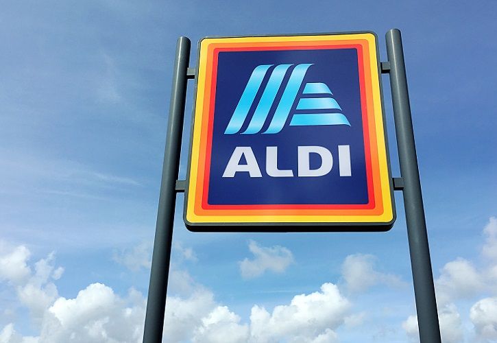 Aldi sign -  jax10289 shutterstock_1078546358 - 725 x 500