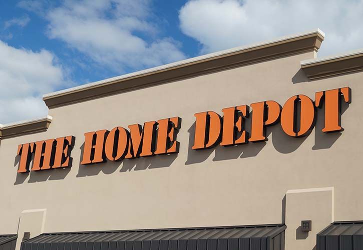 The Home Depot sign angled shutterstock_ThreeRivers11 200872910 725 x 500