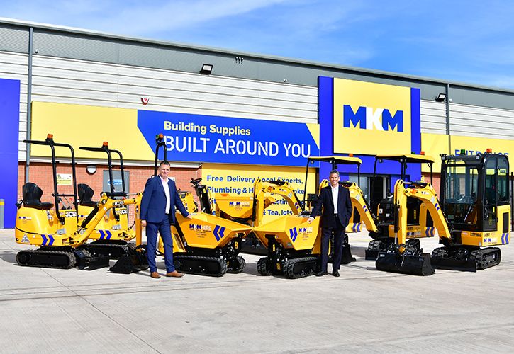 Lee Armsby BDM for Hire at MKM, Steve Smith JCB Sales Director UK & ROI