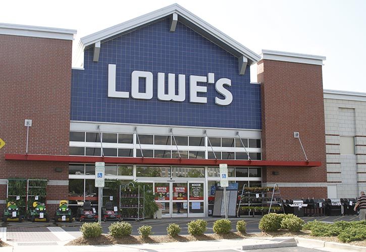 Lowe's storefront - carpark 725 x 500