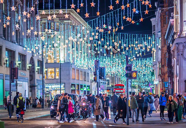 IR_Stone London Christmas light shoppers iStock-1355828207