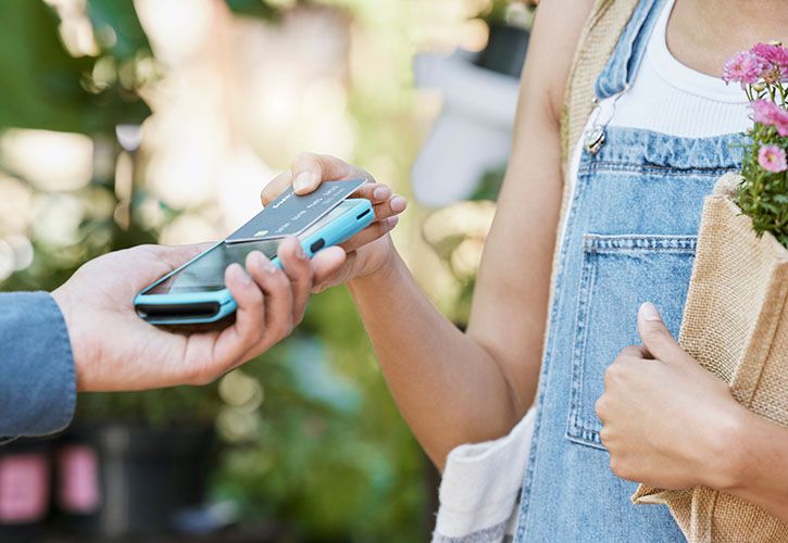 Mobile POS point of sale PeopleImages iStockphotodotcom 1466394053