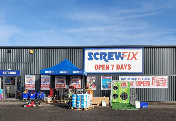 Screwfix-opens-its-third-Hull-store--scaled 725 x 500