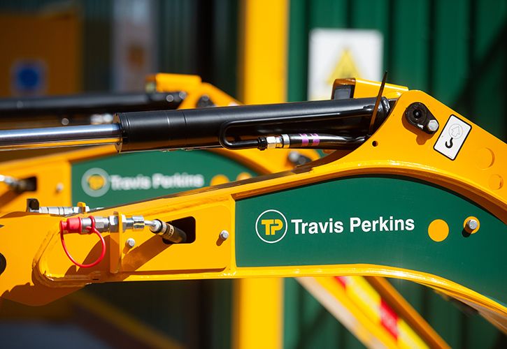 SWNS_TRAVIS_PERKINS_READING_78 725