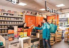 B&Q Deliveroo in store