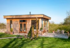 DGLimages / shutterstock / 1234026421