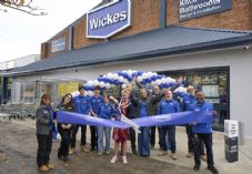 Harrogate Wickes - ribbon cutting