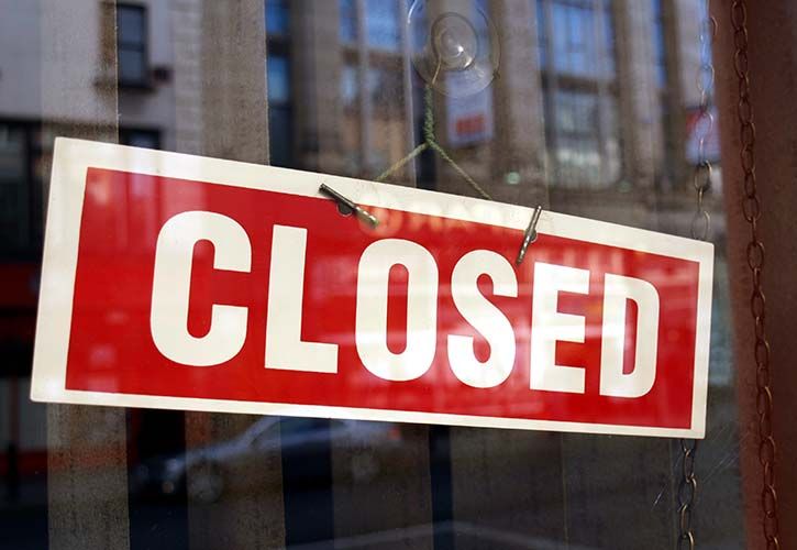 Closed sign shutterstock_26561308 725 x 500