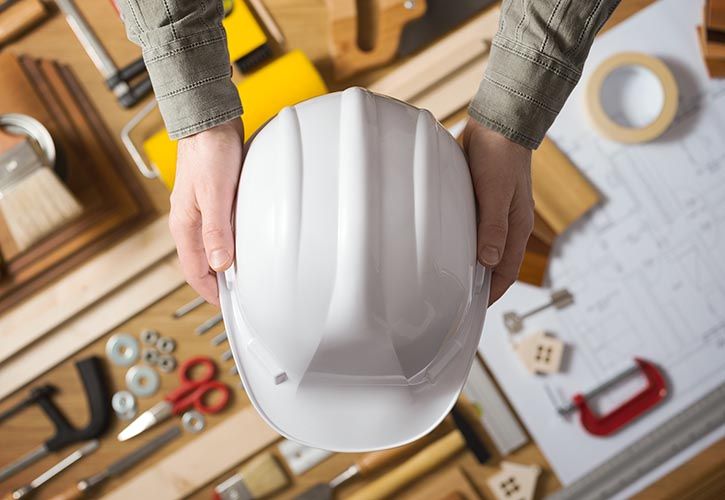 Hard hat and tools shutterstock_273322682 725 x 500