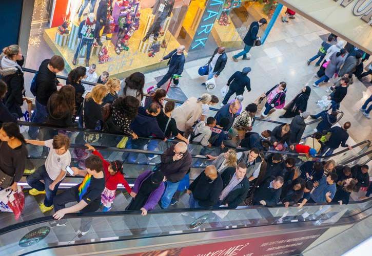 People shopping centre escalator - IR Stone - shutterstock_237523528 725 x 500