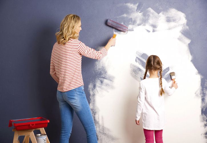 Mum & kid painting