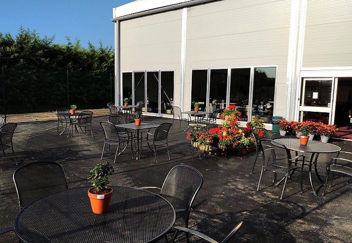 Strikes Garden Centre - temporary outdoor space - 725 x 500