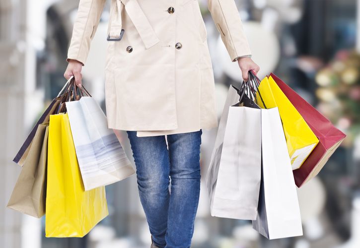 Female with shopping bags shutterstock_333722087 725 x 500.jpg