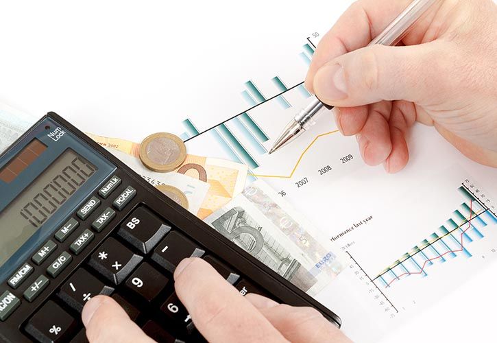 Calculator and figures left shutterstock_98730551 725 x 500.jpg