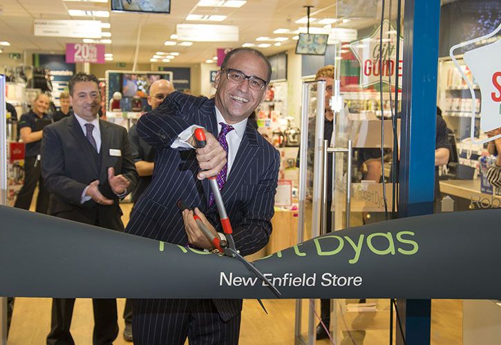 Robert Dyas Theo Paphitis Enfield store opening 725 x 500.jpg