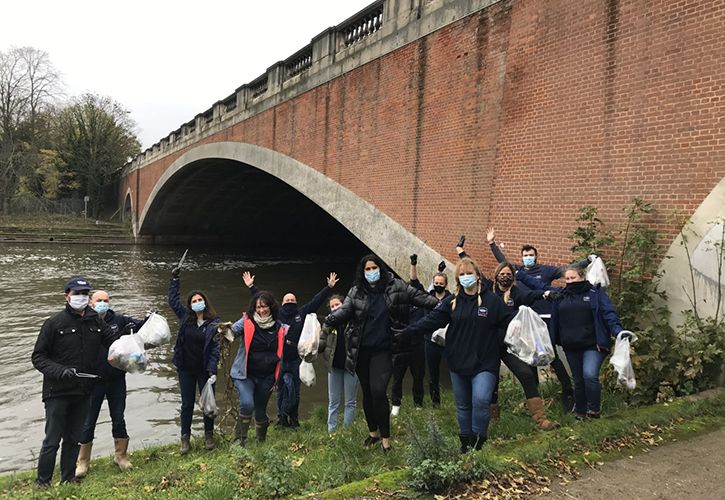 Employees from GROHE UK clear up plastic waste from the Thames for LIXIL Community Month.jpg