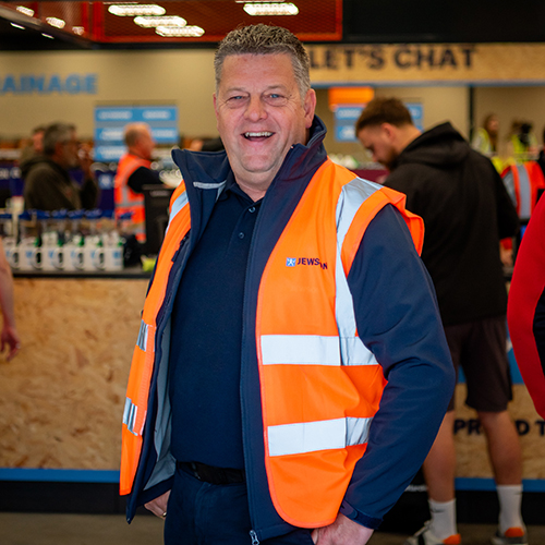 /live/news/wysiwyg/Andy Jordan Regional Managing Director for Jewson South West.jpg