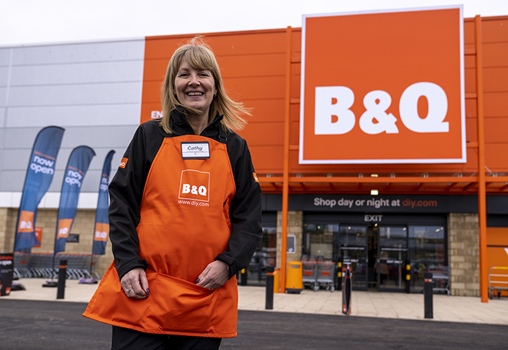 /live/news/wysiwyg/BandQ Livingston - Store manager 725.jpg