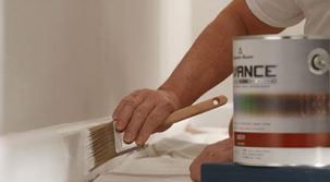 /live/news/wysiwyg/Benjamin Moore brush can.JPG