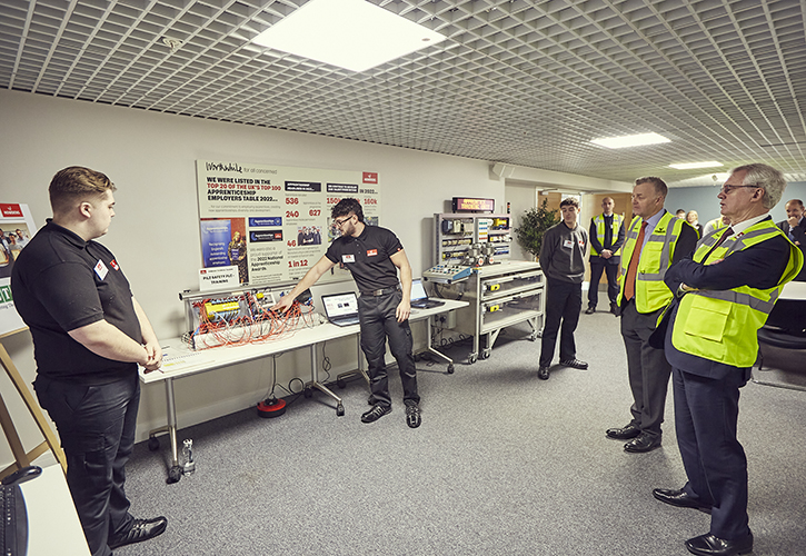 /live/news/wysiwyg/Howdens Factory Exentsion Opening David Davis MP and Andrew Livingston Meeting Howdens Apprentices.jpg