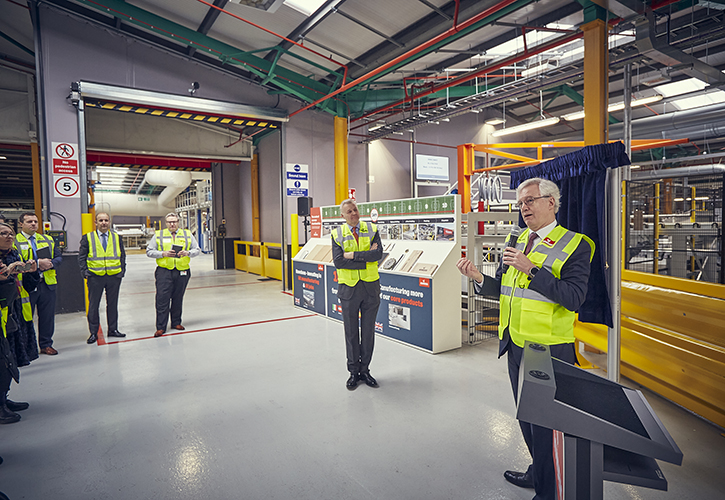 /live/news/wysiwyg/Howdens Factory Extension Opening David Davis MP speaking with Andrew Livingston.jpg