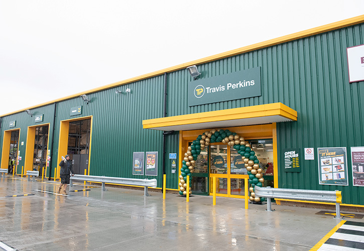 /live/news/wysiwyg/SWNS TRAVIS PERKINS BOURNEMOUTH 3.jpg