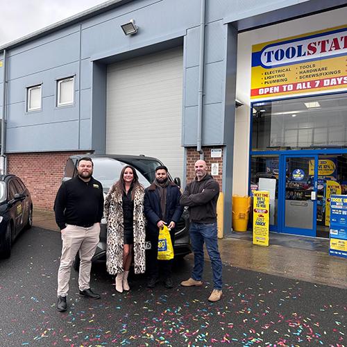 /live/news/wysiwyg/Toolstation and CT1 Win a Van Prize Winner group 500.jpg